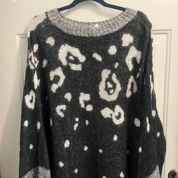 Oversized Sweater - Picture 2 of 9